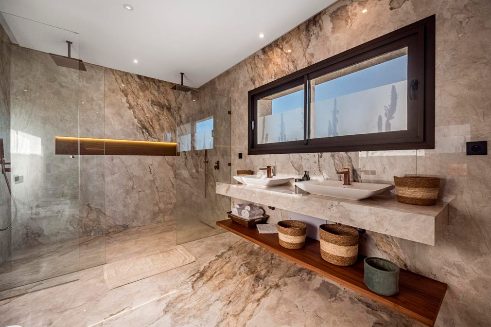 Salle de bain de la villa contemporaine Marrakech Palmeraie