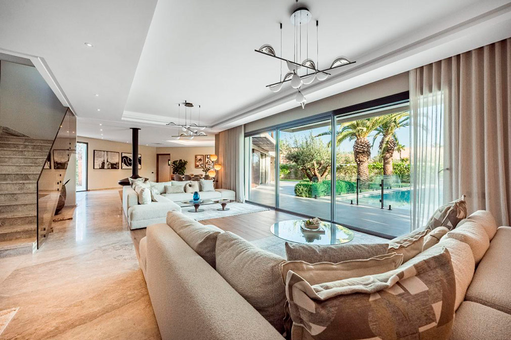 Salon spacieux de la villa de luxe Marrakech Ronsart Invest